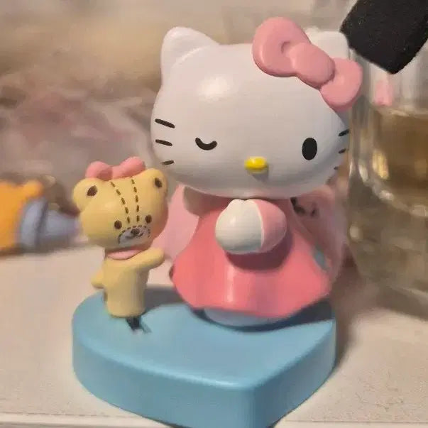 [BUNJANG] Rare Hello Kitty Figure / 희소성있는 헬로 키티 피규어