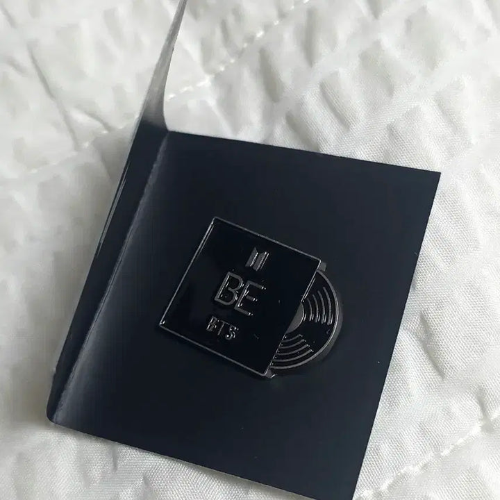 [BUNJANG] BTS BE Album Badge (Aladin POB) - Sealed / (미개봉/새상품) 방탄소년단 BE 앨범 뱃지 (알라딘 특전)