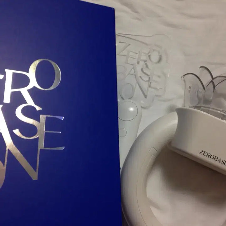 [BUNJANG] ZEROBASEONE Official Lightstick Set with Strap and Mini Nameboard / 제로베이스원 응원봉 판매합니다!