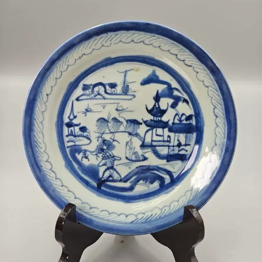 [BUNJANG] Qing Dynasty Qianlong Period Folk Kiln Blue and White Porcelain Plate with Landscape Figures and Pavilions / 청대 건륭 민요 청화 산수인물누각문 접시 중국도자기 골동품 고미술품 수집품