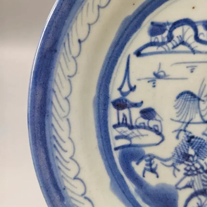 [BUNJANG] Qing Dynasty Qianlong Period Folk Kiln Blue and White Porcelain Plate with Landscape Figures and Pavilions / 청대 건륭 민요 청화 산수인물누각문 접시 중국도자기 골동품 고미술품 수집품