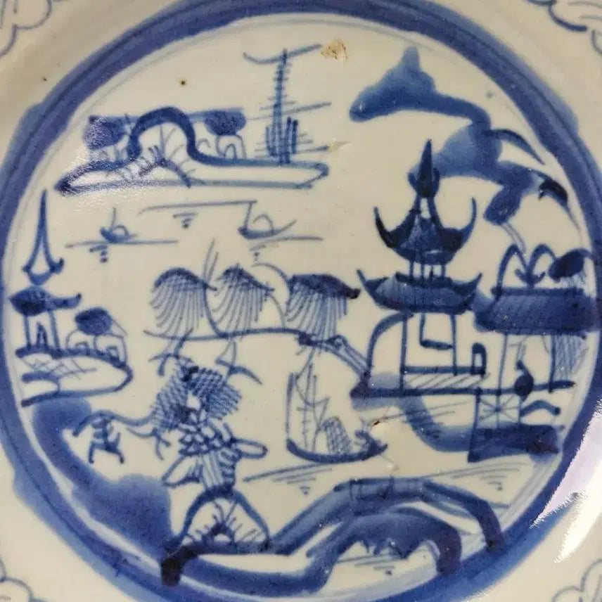 [BUNJANG] Qing Dynasty Qianlong Blue &amp; White Porcelain Plate with Landscape and Figures / 청대 건륭 민요 청화 산수인물누각문 접시 중국도자기 골동품 고미술품 수집품