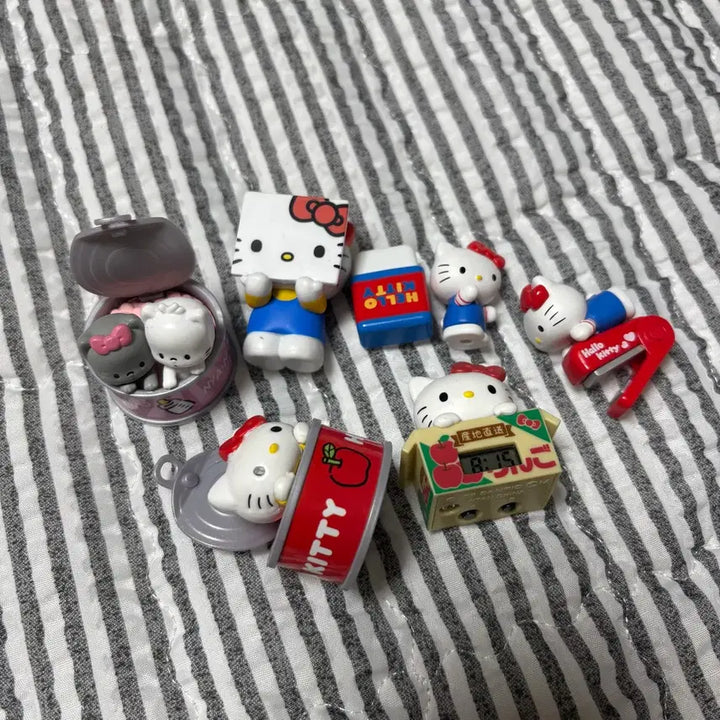 [BUNJANG] Sanrio Hello Kitty Gacha Figures Bundle Set / 산리오 키티 가챠 일괄 양도합니다.