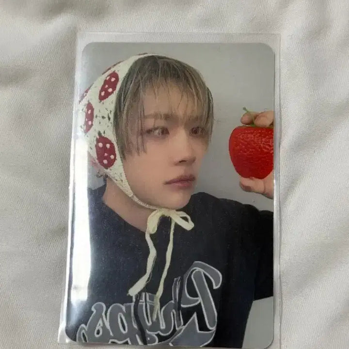 [BUNJANG] Rinrin KCON Japan Strawberry Photocard / 모디세이 린린 케이콘 재팬 딸기 포카