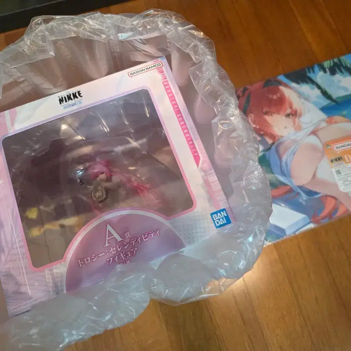[BUNJANG] Niche Serendipity Dorothy Figure &amp; Desk Mat Bundle Set (Sealed) / [미개봉) 니케 도로시 세렌디피티 피규어 &amp; 니케 장패드 일괄