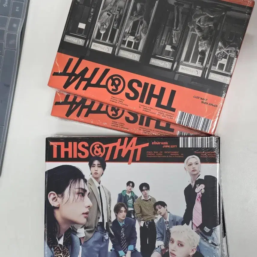 [BUNJANG] Stray Kids THIS &amp; THAT Sealed Album Bundle Set / 스키즈 디스앤댓 디스1개+댓1개 미개봉 세트
