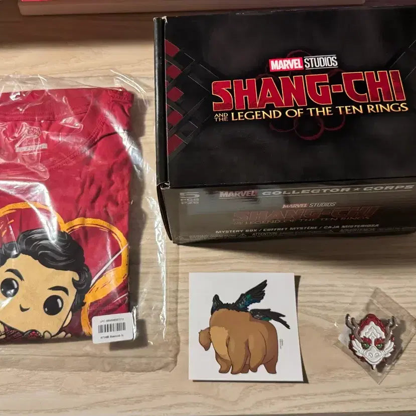[BUNJANG] Marvel Shang-Chi Merchandise T-Shirt (Size 105), Pin, and Sticker Set / 마블 샹치 굿즈 티셔츠 105 사이즈. 핀. 스티커 새상품