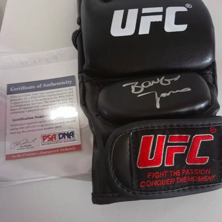 [BUNJANG] Jon Jones Signed Glove with PSA/DNA Certificate / 존존스 친필 사인 글러브 판매합니다