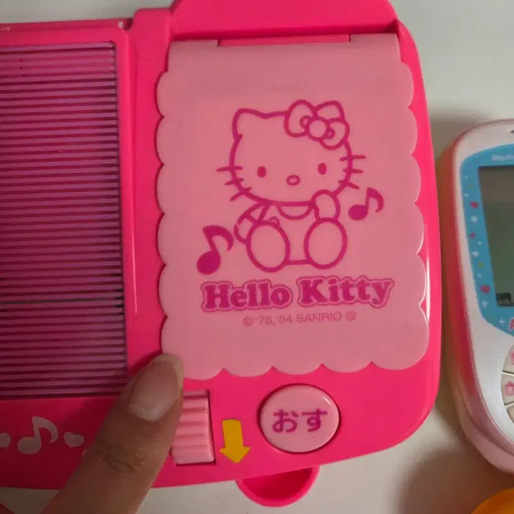 [BUNJANG] Lot of Vintage Sanrio Kitty Angel Phone, Compacts, and Other Junk Toys / [일괄로만판매] 고전완구 키티 엔젤폰 신쌍공 컴팩트 등 정크품