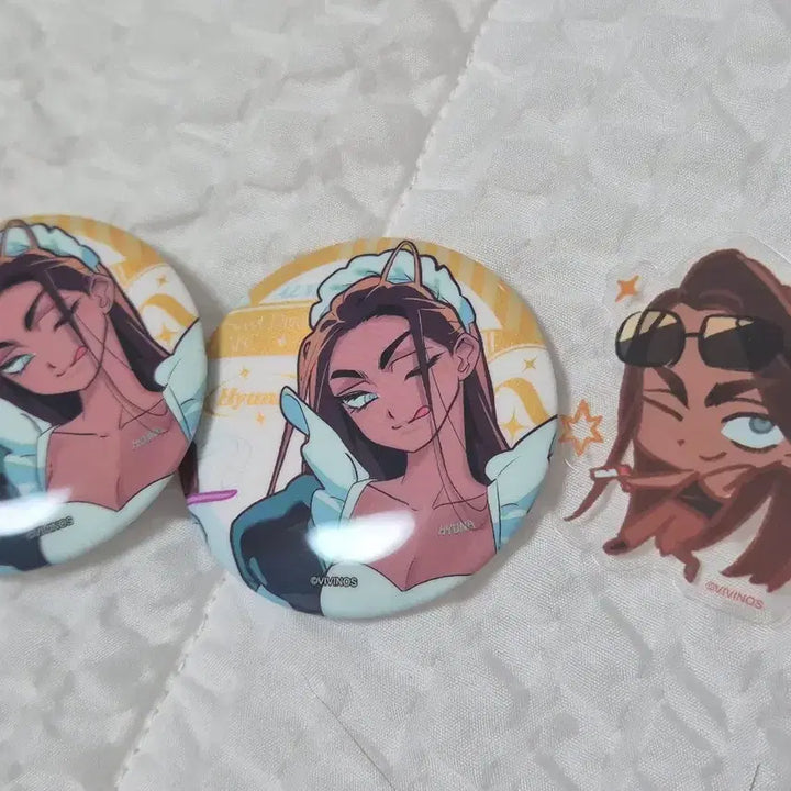 [BUNJANG] A-Stage HyunA Made Can Badge Bundle Set / 에이스테 현아 메이드 캔뱃지 2개 일괄 + 공식스티커 덤
