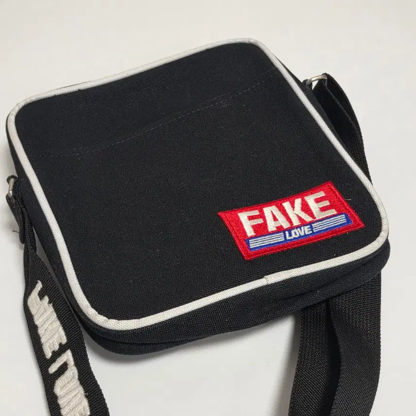 [BUNJANG] BTS Fake Love Acorn Bag / 방탄 페이크러브 도토리 가방 bts fakelove bag