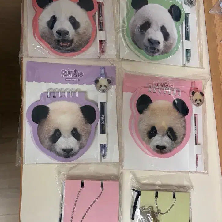 [BUNJANG] Bao Family Goods Set - Keychains, Figures, Necklaces, Notebooks, Stickers / 바오패밀리굿즈세트 바오(키링 피규어3종,목걸이2종,노트4종 푸바오제외,스티커)등 전체 일괄로 판매해요~