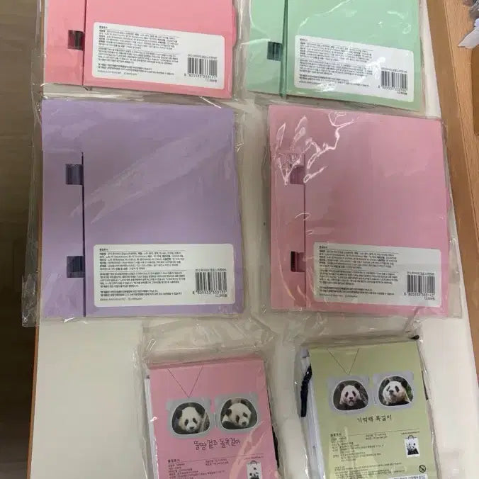 [BUNJANG] Bao Family Goods Set - Keychains, Figures, Necklaces, Notebooks, Stickers / 바오패밀리굿즈세트 바오(키링 피규어3종,목걸이2종,노트4종 푸바오제외,스티커)등 전체 일괄로 판매해요~