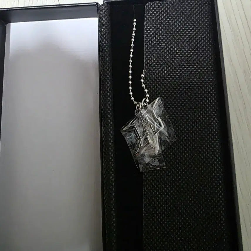 [BUNJANG] BTS J-Hope Necklace / [B06] BTS 제이홉 HOPE ON THE STREET 목거리
