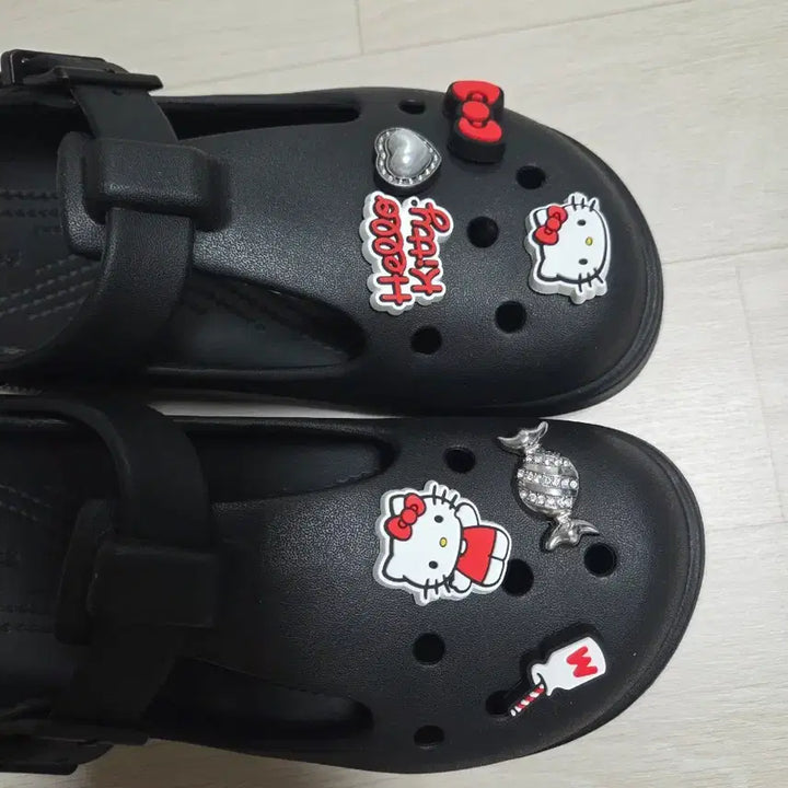 [BUNJANG] Crocs Authentic Hello Kitty 5-Piece Jibbitz Set / 크록스 정품 헬로키티 지비츠 5개 세트