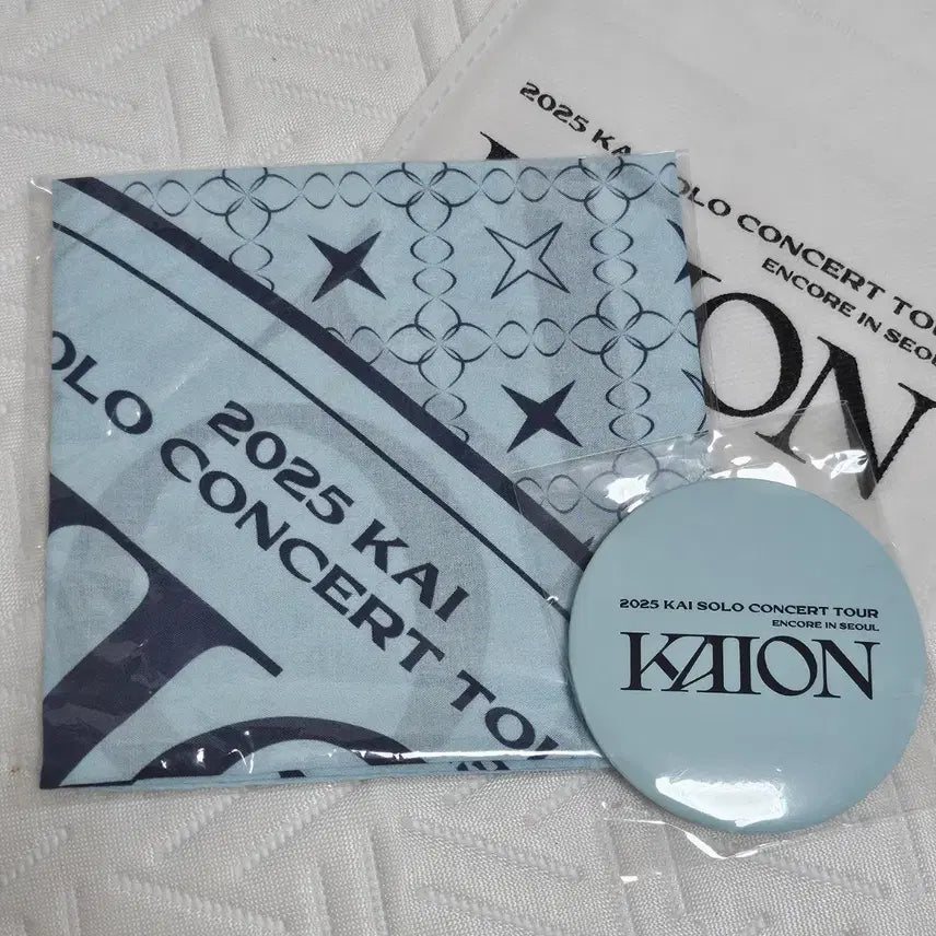 [BUNJANG] EXO Kai Encore Concert VIP Gift Set (Sealed) - Scarf + Hand Mirror Bundle / (미개봉) EXO 카이 앵콜콘서트 VIP 선물 손수건+손거울 일괄