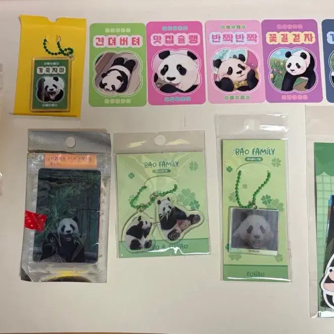 [BUNJANG] Bao Family Goods Set - Enamel Pin, Sticker, Keyring, Fan, Ticket / 바오패밀리굿즈세트 바오(뱃지,스티커,키링)등 일괄로 판매해요~