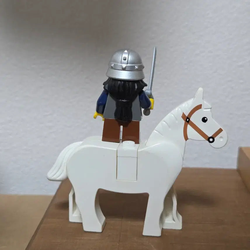 [BUNJANG] LEGO Castle Dwarf and Horse Minifigure Set / 레고 캐슬 드워프와 말 피규어입니다