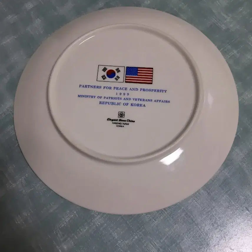 [BUNJANG] 1999 Partnership for Peace and Prosperity Commemorative Plate / 1999 평화와 번영을 위한 파트너십 기념 접시