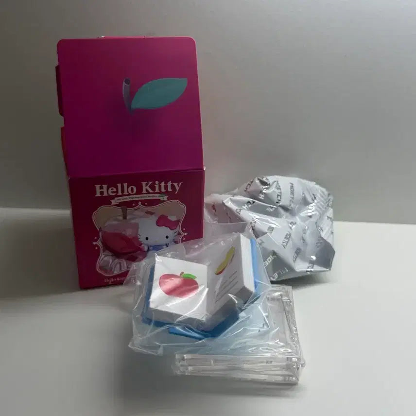 [BUNJANG] Hello Kitty Cube Figure / 헬로키티 큐브 피규어