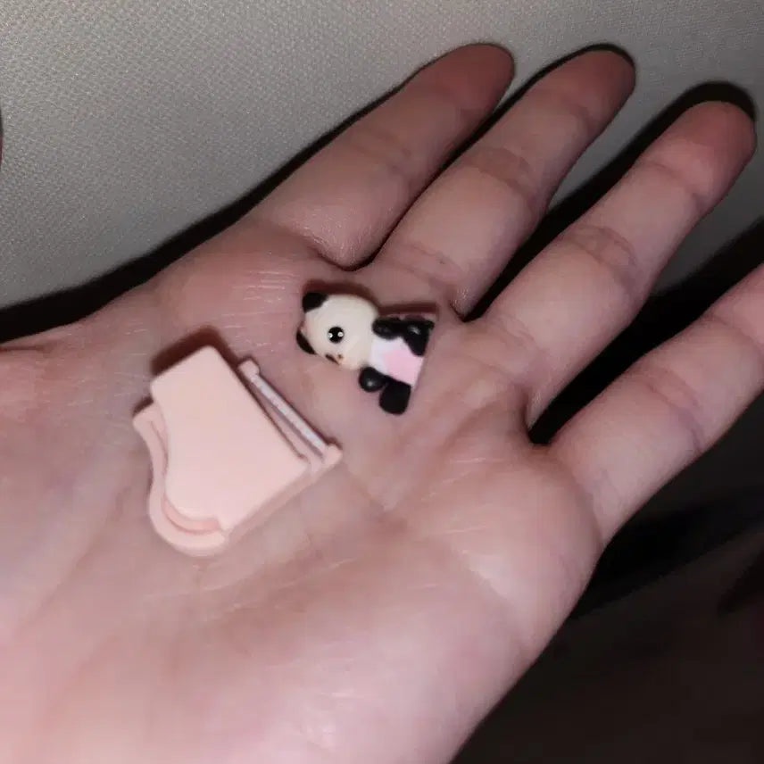[BUNJANG] Miniature Sylvanian Families Gacha Panda Figure / 초미니 실바니안 피규어 가챠 팬더