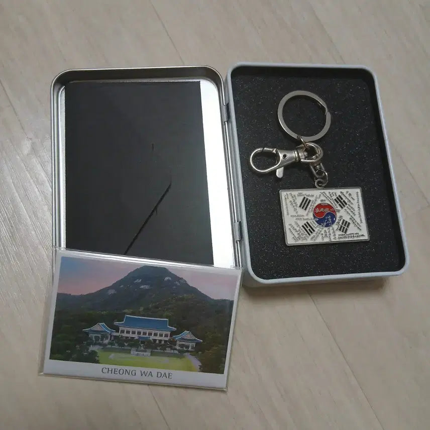 [BUNJANG] Infresh Taegeukgi Support Keyring &amp; Cheongwadae Magnet Bundle / 인프레쉬 태극기 후원 키링 청와대 마그넷 한국 자석 굿즈 가챠