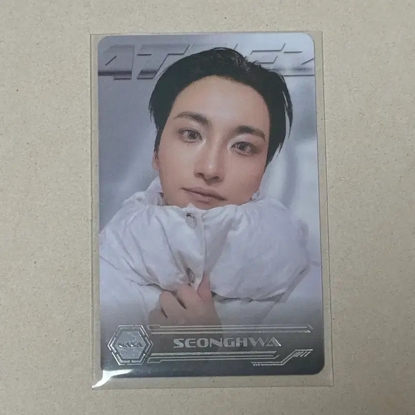 [BUNJANG] ATEEZ Seonghwa Golden Hour Part.4 Photocard (Matte) / 에이티즈 하이어 나사 성화 포카 양도(무광)