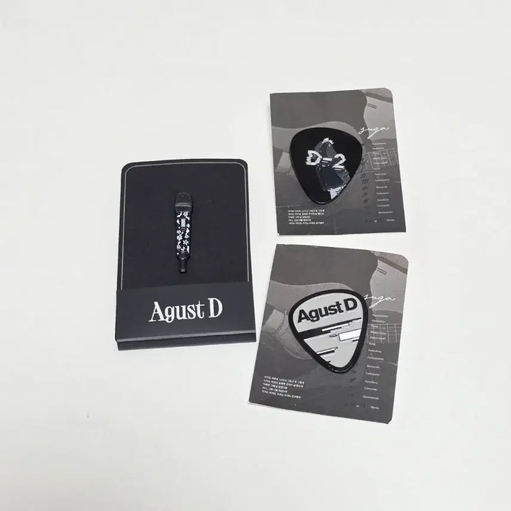 [BUNJANG] BTS Suga Guitar Pick &amp; Microphone Badge Set / all) 슈가 뱃지 방탄 민윤기 기타피크 마이크 suga bts badge