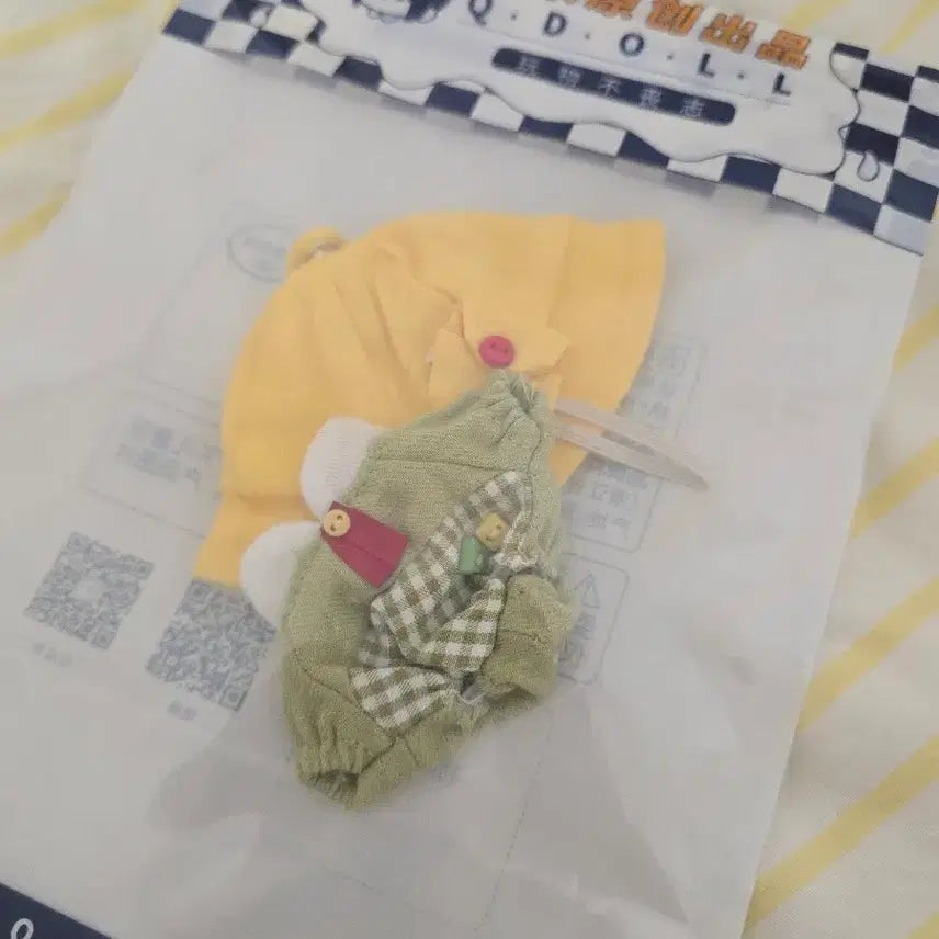 [BUNJANG] 10cm Doll Clothes Yellow Hat, Cardigan, and Checkered Bottom Set / 10cm 인형옷