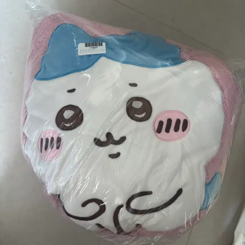 [BUNJANG] Hachiware 36cm Large Die-Cut Cushion (Sealed New Product) / 하치와레 다이컷 36cm 대형 쿠션(미개봉 새제품)