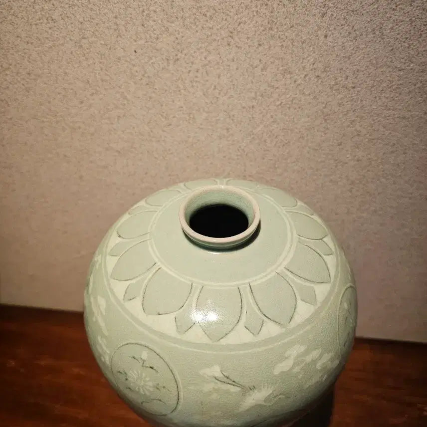 [BUNJANG] Antique Celadon Goryeo Ware Vase with Inlaid Cloud and Crane Motif (Height 34cm) / 직거래) 30~40년 전 구입 청자 상감 운학문 매병 도자기 화병 높이 34cm
