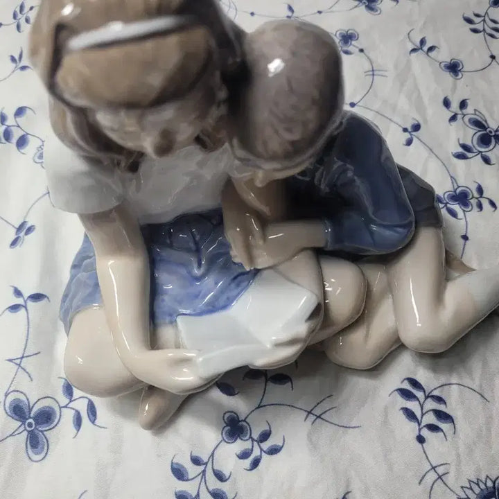 [BUNJANG] Royal Copenhagen Figurine Reading Siblings / 로얄코펜하겐 피겨린 책읽는 남매