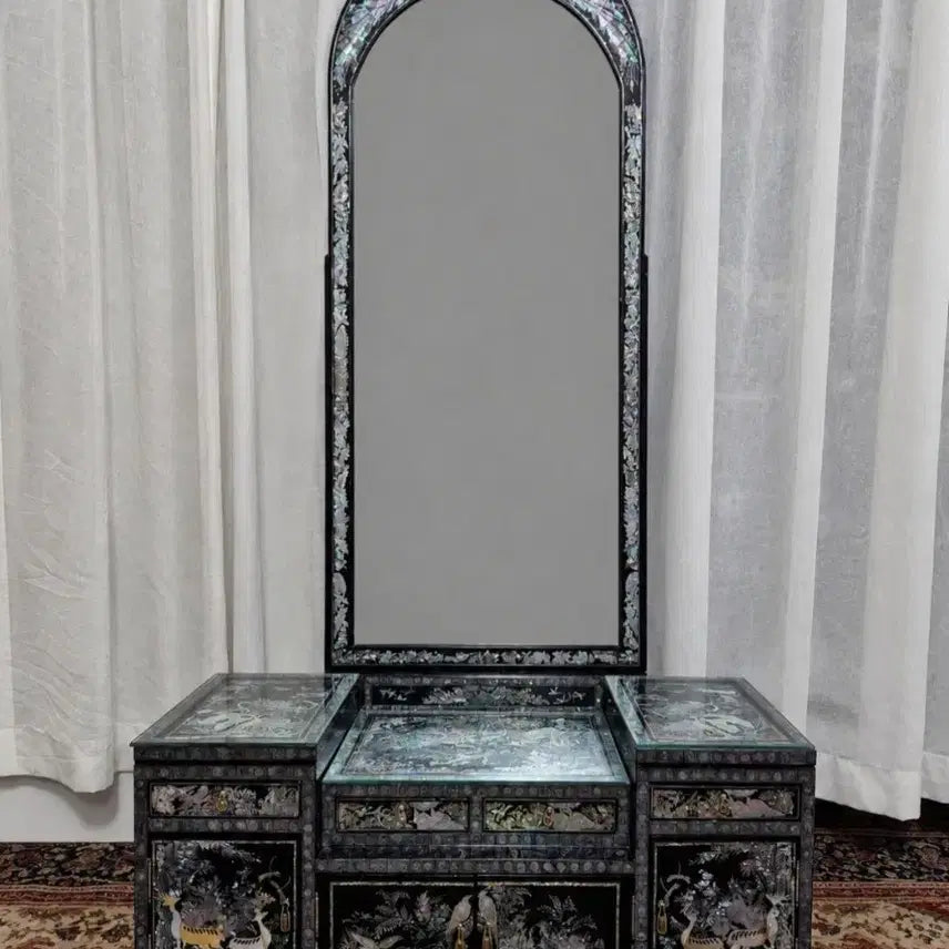 [BUNJANG] 1970s Vintage Tongyeong Mother-of-Pearl Vanity with Peacock and Floral Motifs / 70S 빈티지 통영자개 공작 화조문 화장대