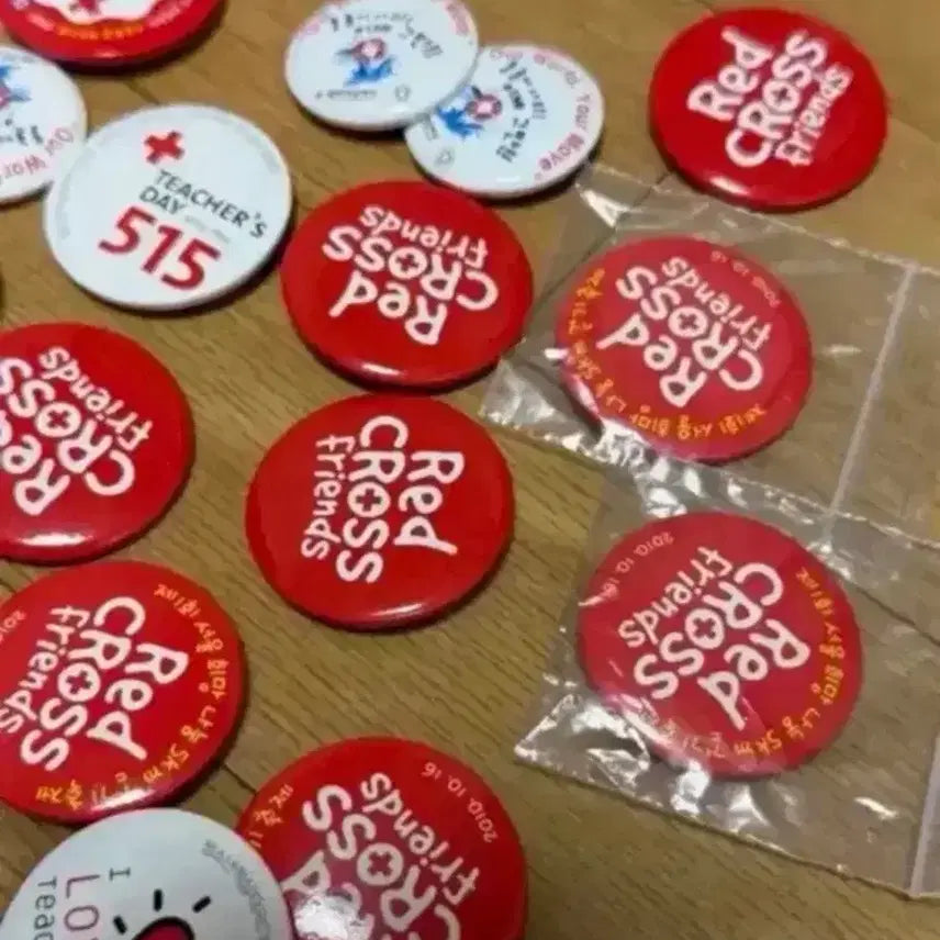 [BUNJANG] Red Cross Friends Badge Collection / 대한적십자사 뱃지