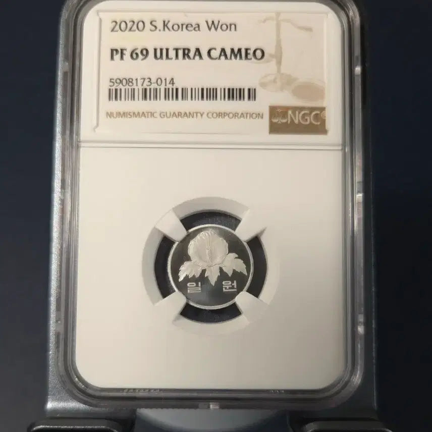 [BUNJANG] 1970 70th Anniversary Proof 1 Won Coin - Graded 69 / 아주귀한 2020년1원 69등급 70주년 프루프 희귀동전수집용
