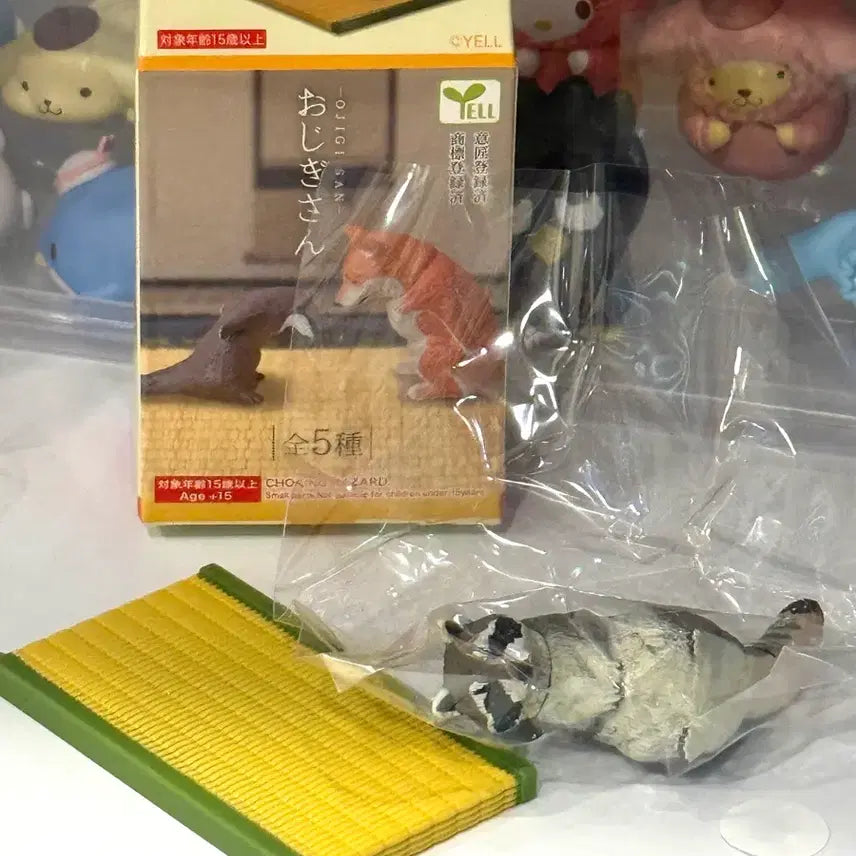[BUNJANG] Sealed Greeting Raccoon Gacha Figure / [미개봉] 인사하는 동물가챠 너구리