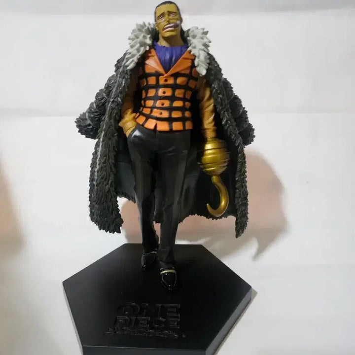 [BUNJANG] One Piece Crocodile DX Warlord Authentic Figure / 원피스 크로커다일 DX왕하칠무해 금고양이 정품 피규어