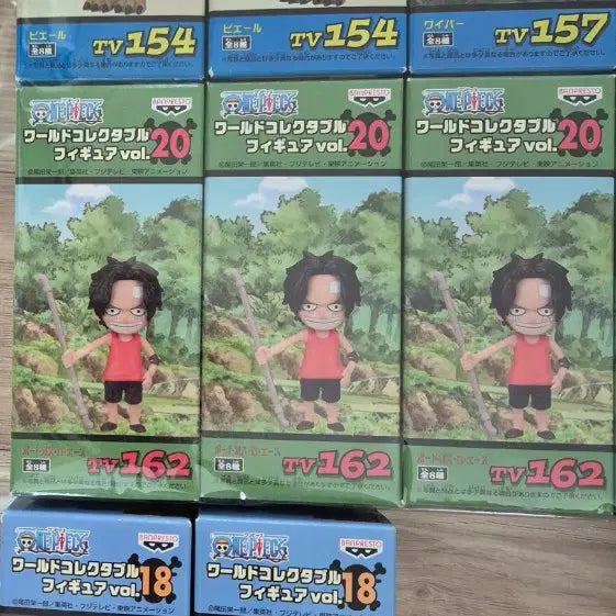 [BUNJANG] Pokemon Card Packs &amp; One Piece World Collectable Figures / 일판 포켓몬카드팩/원피스 월콜  미개봉 팝니다