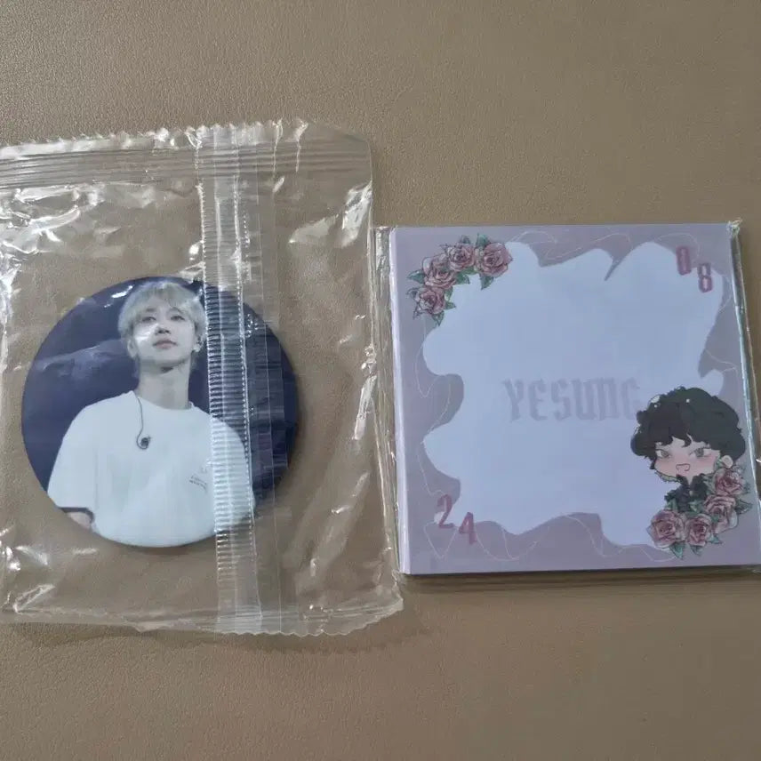 [BUNJANG] Super Junior Yesung Birthday Cafe Goods Bottle Opener &amp; Memo Pad Set / 슈퍼주니어 예성 생카 굿즈 - 병따개, 떡메모지