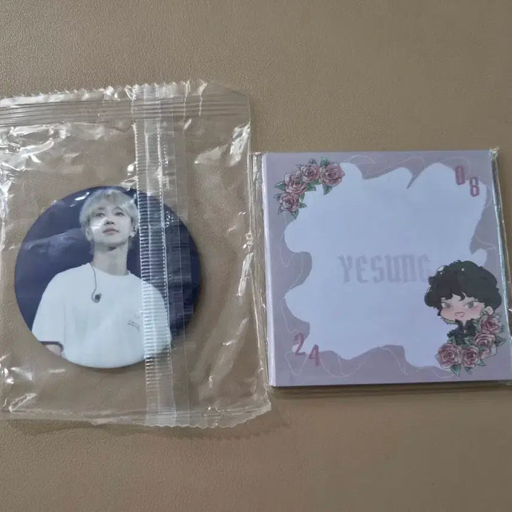 [BUNJANG] Super Junior Yesung Birthday Cafe Goods Bottle Opener &amp; Memo Pad Set / 슈퍼주니어 예성 생카 굿즈 - 병따개, 떡메모지