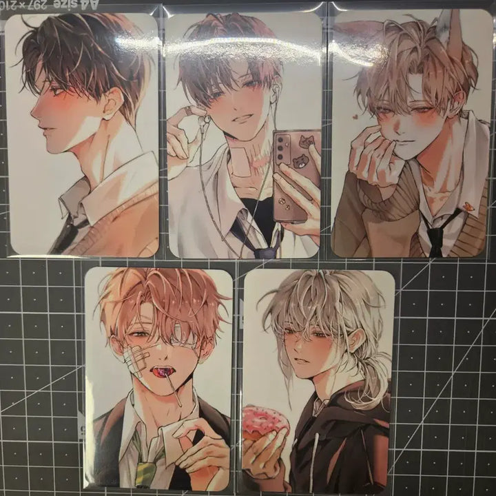 [BUNJANG] Goedam Chulgeun Lee Yuk Nim, Yoon Nim Photocard and Postcard Bundle Set / 괴담출근 이육님 윤님 포카 엽서 일괄 양도