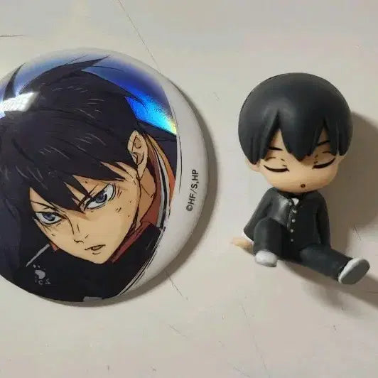 [BUNJANG] Haikyuu!! Kageyama Tobio Figure &amp; Badge Bundle / 하이큐 카게야마 피규어 뱃지 일괄