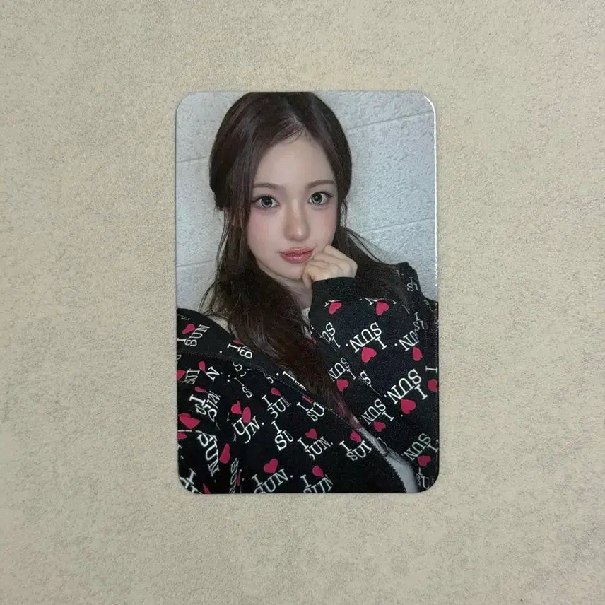 [BUNJANG] Kiki Delulu Music Korea POB Photocard / 키키 델룰루 수이 뮤직코리아 미공개 셀카 포토카드