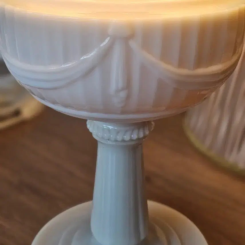 [BUNJANG] Antique Garland Milk Glass Table Lamp / 엔틱 스탠드 조명 핑크 밀크글라스 갈란드