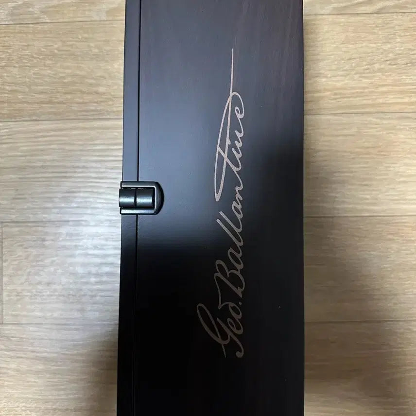 [BUNJANG] Valentino 30 Year Wood Case / 발렌타인30년 우드케이스포함