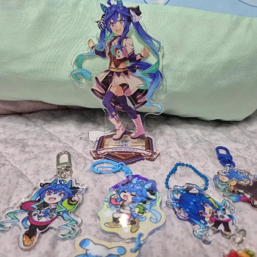 [BUNJANG] Uma Musume Twin Turbo Acrylic Stand &amp; Charm Bundle Set / 우마무스메 트윈터보 아크릴 스탠드/비공굿 일괄