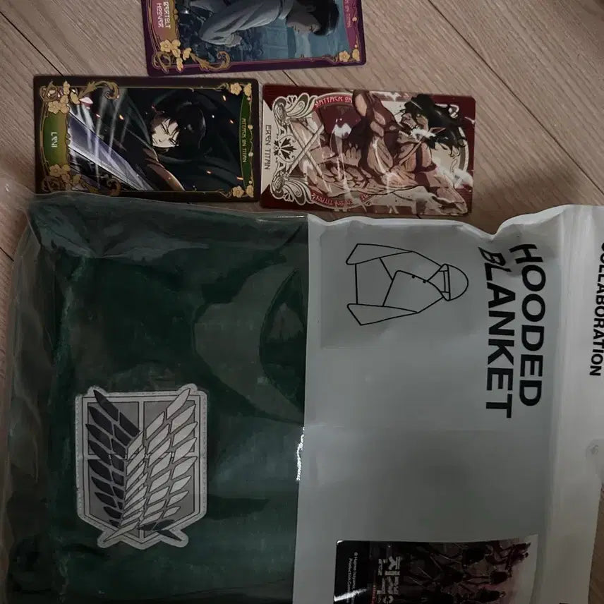 [BUNJANG] SPAO Attack on Titan Cloak (Sealed) + Levi Eren Arcana Set / 스파오 진격의거인 망토(미개봉) + 리바이 에렌 아르카나