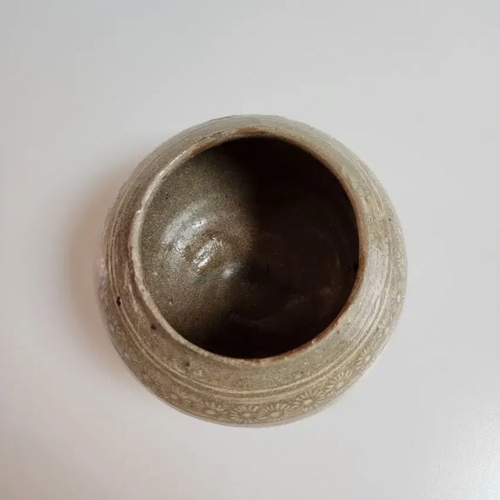 [BUNJANG] 15th Century Joseon Dynasty Celadon Chrysanthemum Vase / 골동품 조선시대 15세기 분청사기 국화문호