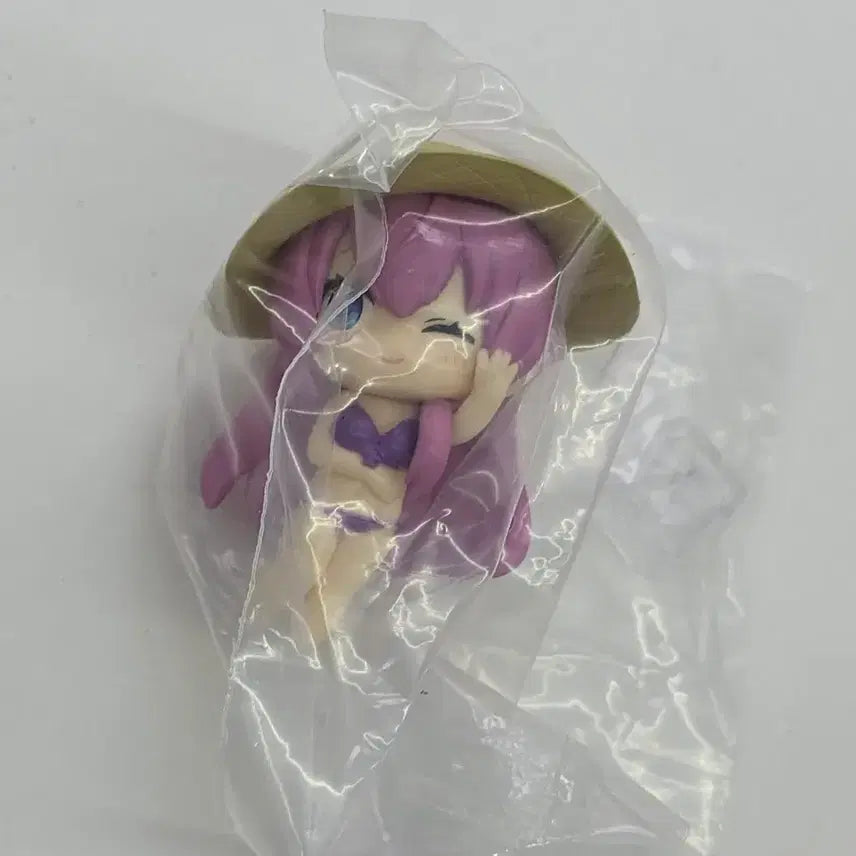 [BUNJANG] Vocaloid Megurine Luka Swimsuit Gacha Figure / 보컬로이드 메구리네 루카 수영복 가챠 피규어