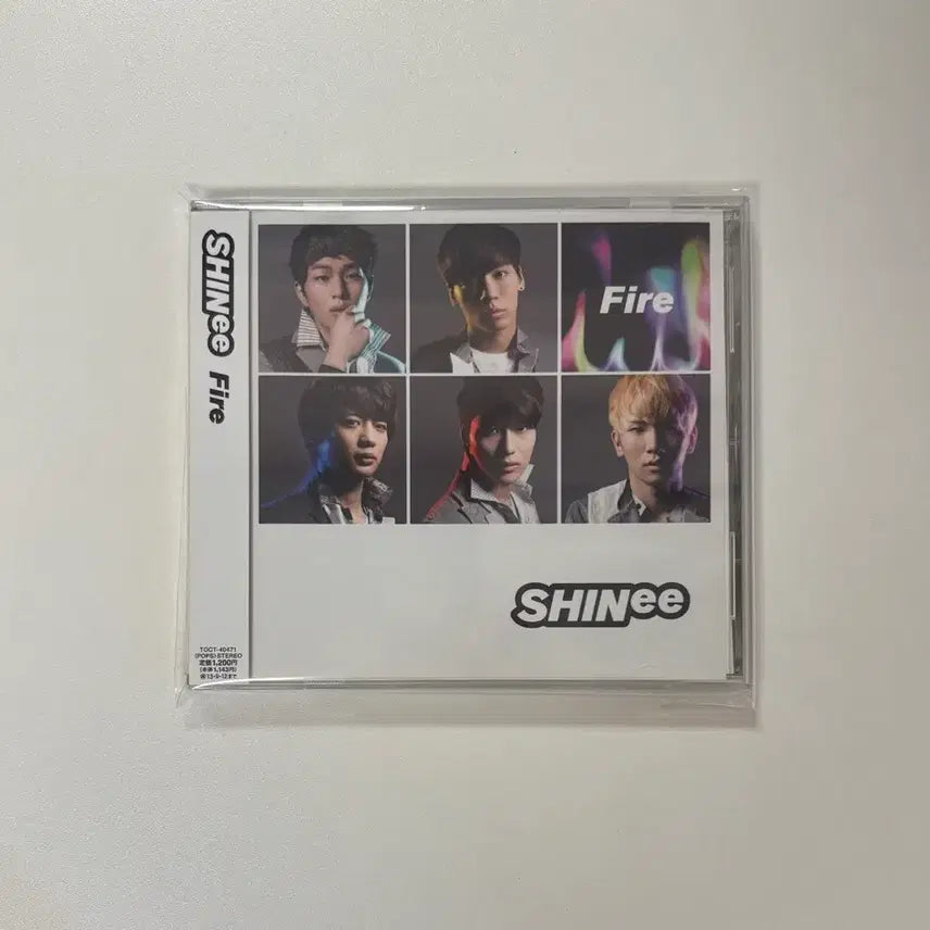 [BUNJANG] SHINee Onew Fire Japanese Album Photocard and Sticker Set / 샤이니 일본앨범 Fire (온유포카+스티커)